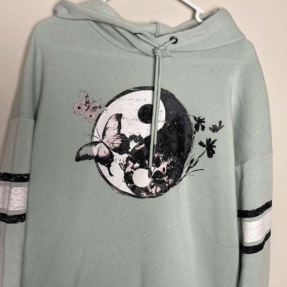 No Boundaries Oversized Long Hoodie with front Pocket- L (Junior 11/13) - Picture 2 of 10